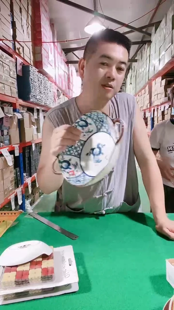 瓷片碗碟好物一件不留@@1