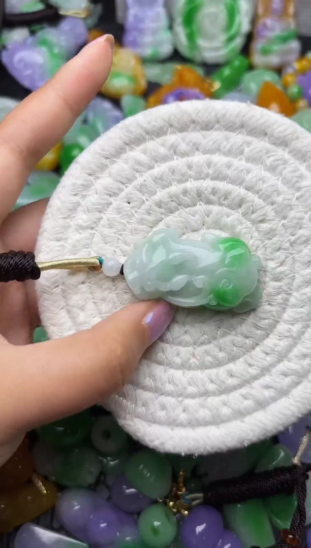 颈饰未镶嵌翡翠缅甸翡翠吊坠