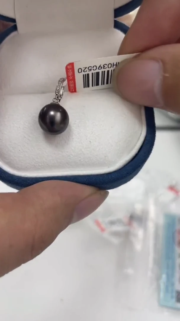 18K金镶嵌吊坠海水珍珠大溪地