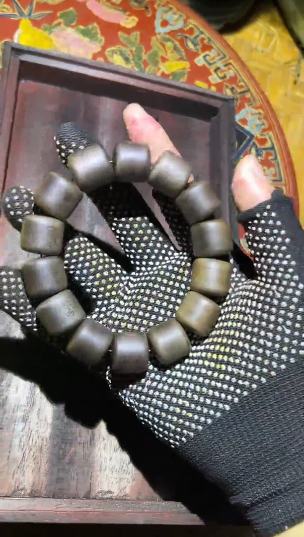 【闪购商品】沉香木摆件80悦悦悦悦悦带锁盒