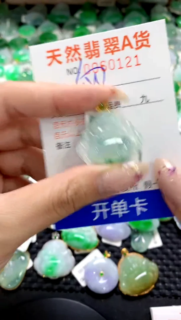 翡翠18K金镶嵌颈饰1111111111111111