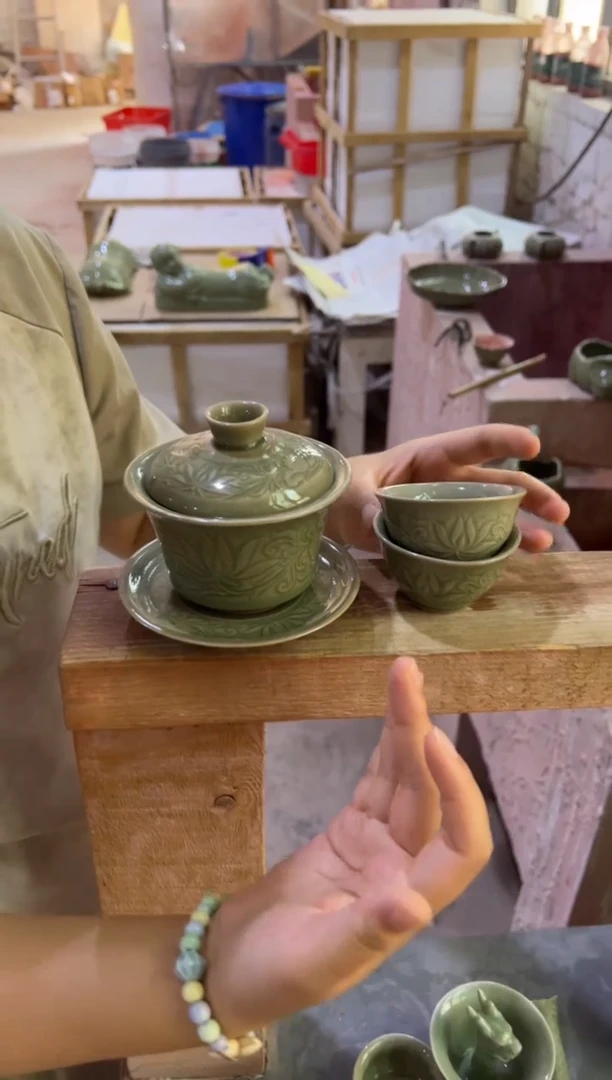 微瑕耀州窑莲纹三才盖碗+莲纹小杯2