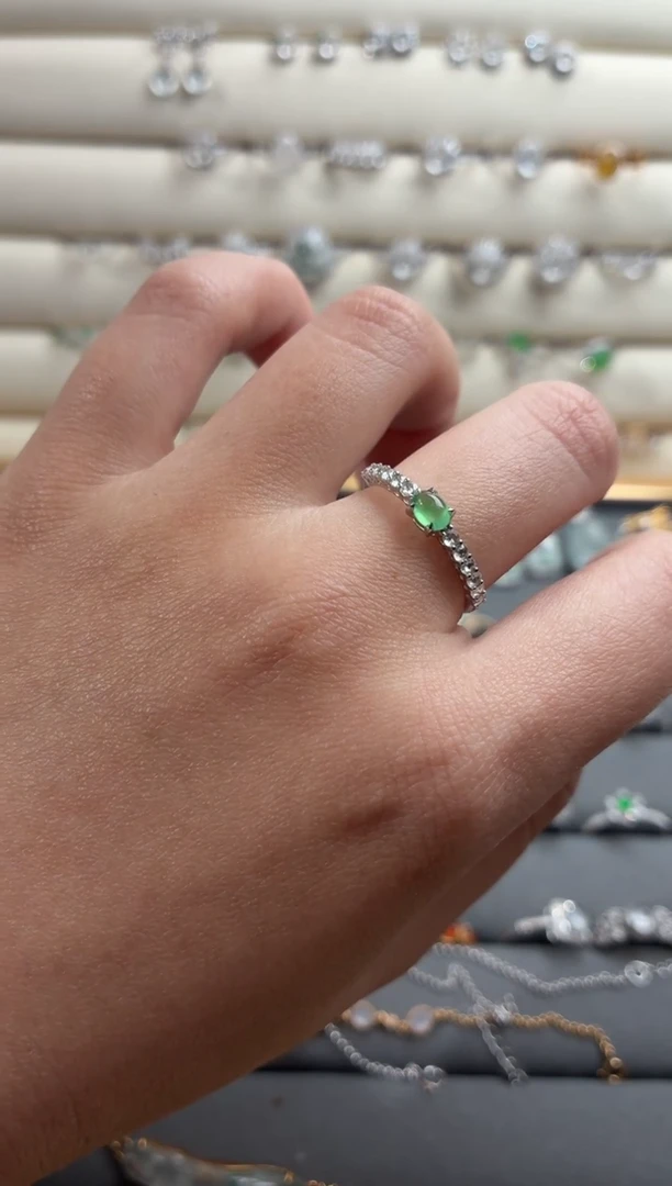 18K金镶嵌戒指翡翠旺****?戒指