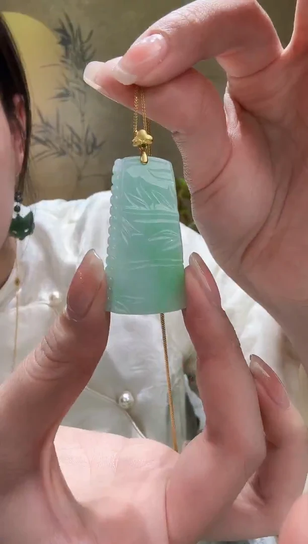 颈饰未镶嵌翡翠吊坠