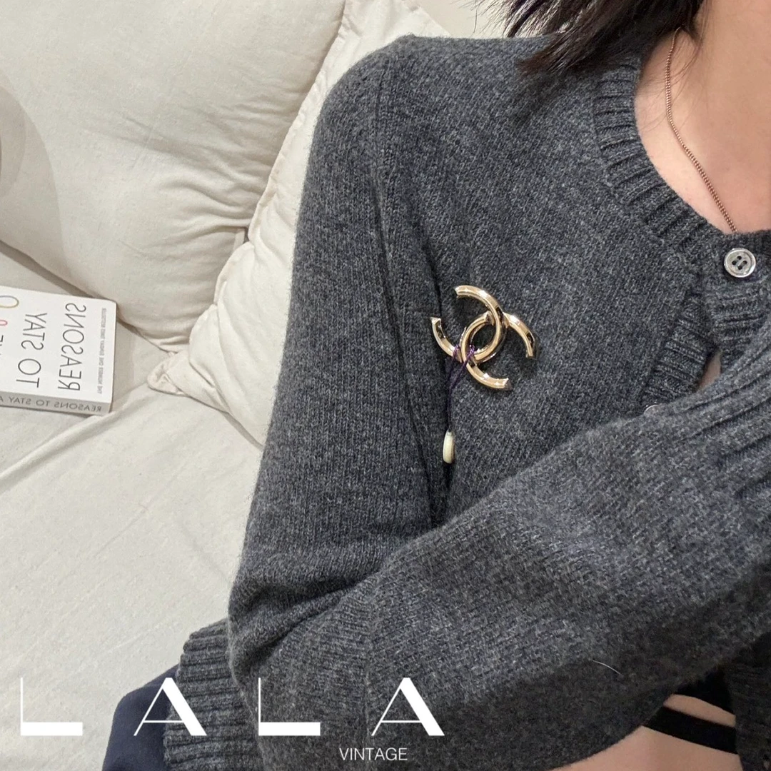 95新 Chanel/香奈儿 首播好价Chanel浅金双c胸针｜1559