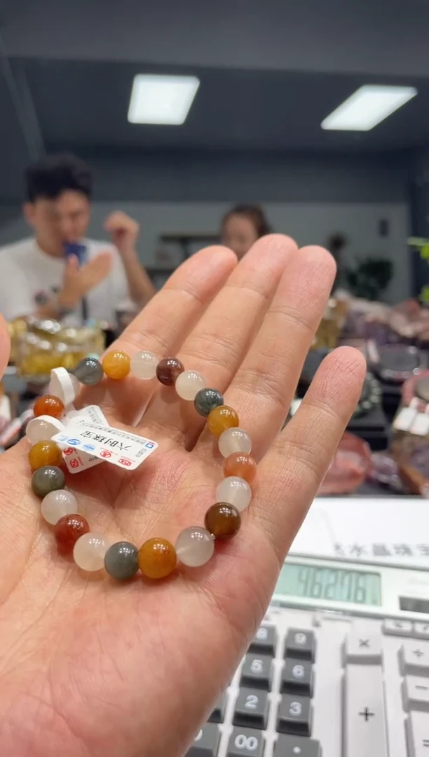 水晶手串未镶嵌虹丝缀雪茸，玉兔隐其中——彩兔毛