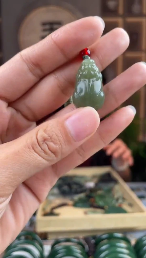 颈饰未镶嵌和田玉拍一发一，拍一发一