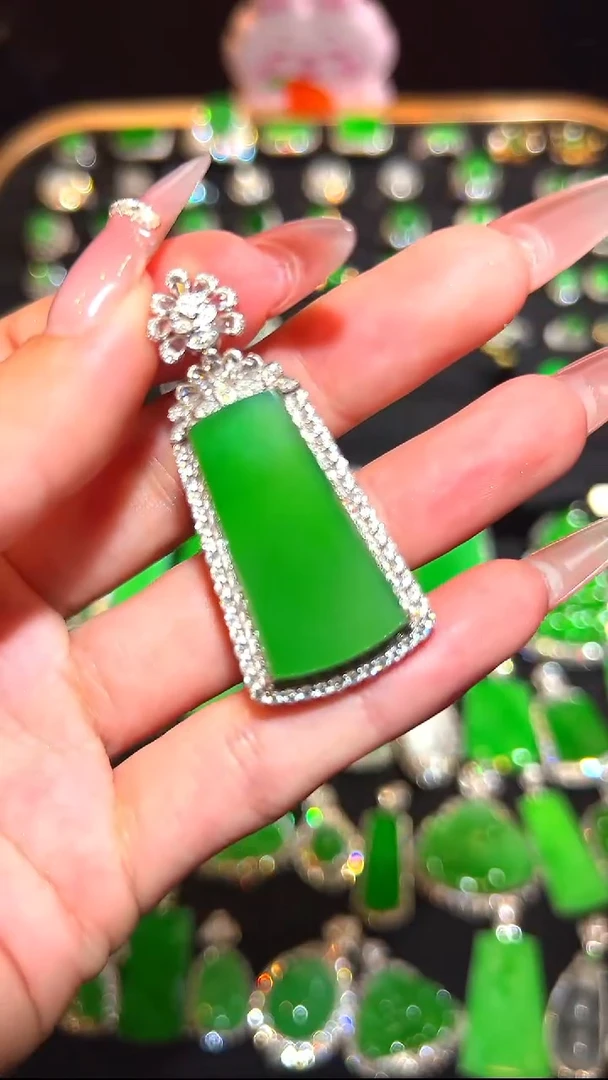 未镶嵌戒指翡翠吊坠