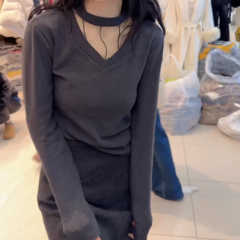 2026新款百搭显瘦V领T恤女镂空长袖修身打底衫上衣LK2509180