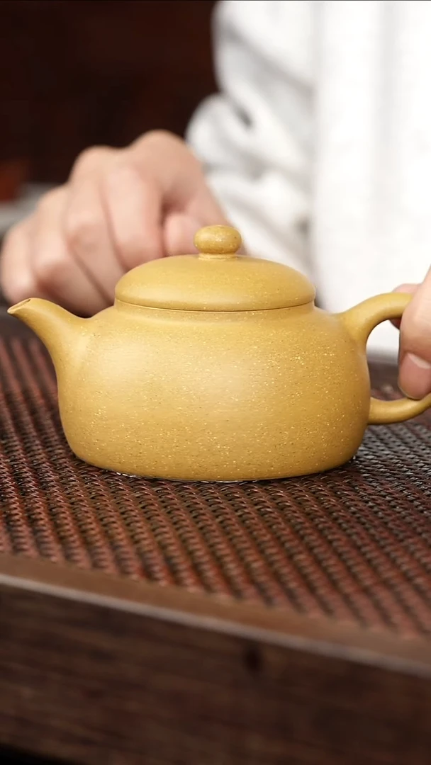 茶壶紫砂葵黄素影