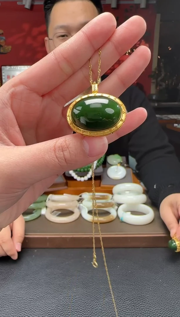 【闪购商品】和田玉颈饰银S925镶嵌碧玉蛋面吊坠