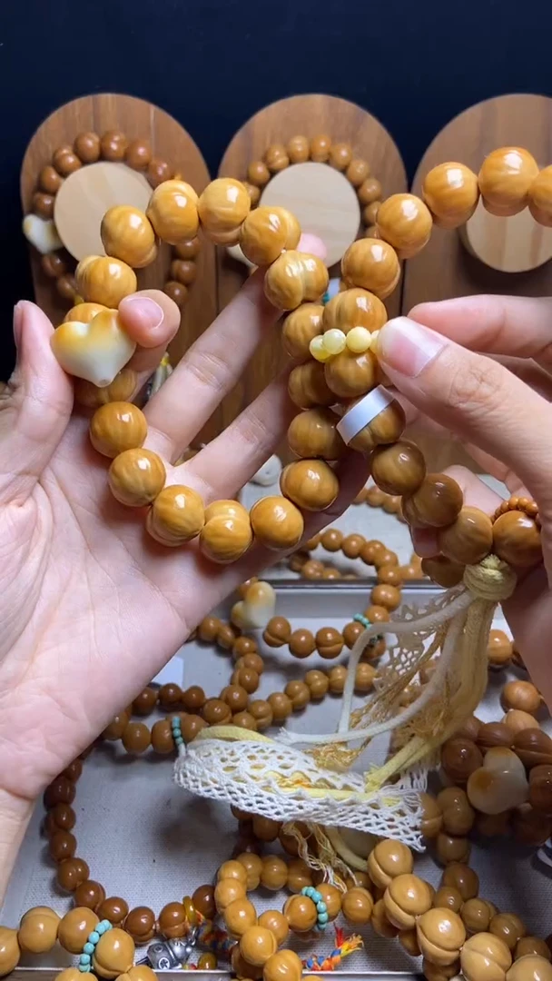 手串猴头核桃小***伤全品聚宝盆爱心黄跑环富甲三通奶油风