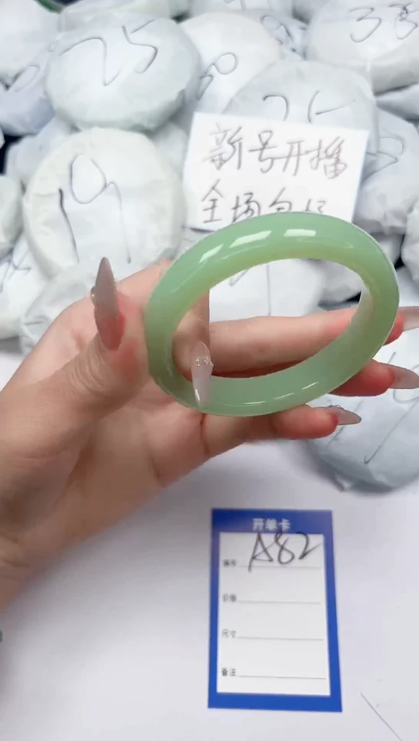 未镶嵌手镯石英质玉A82/58