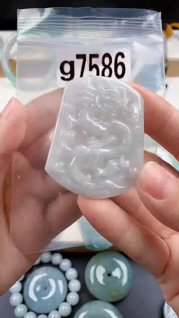 颈饰未镶嵌翡翠天然翡翠吊坠挂件