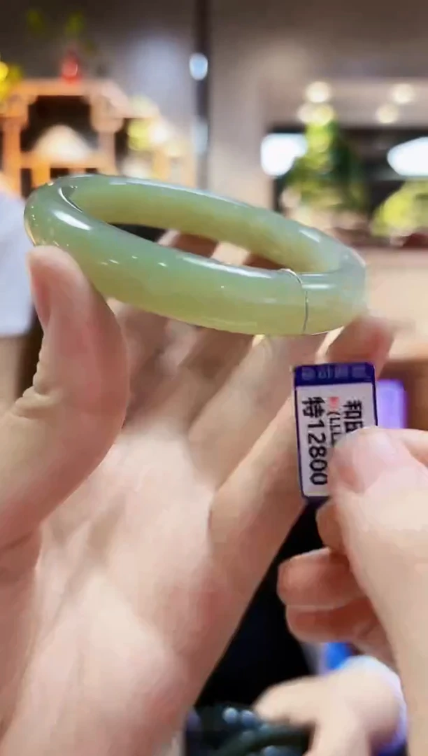 和田玉未镶嵌颈饰57.6手镯