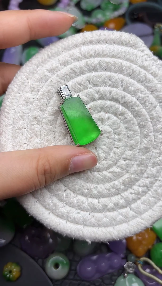 颈饰未镶嵌翡翠缅甸翡翠吊坠