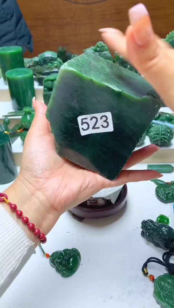 未镶嵌和田玉摆件1