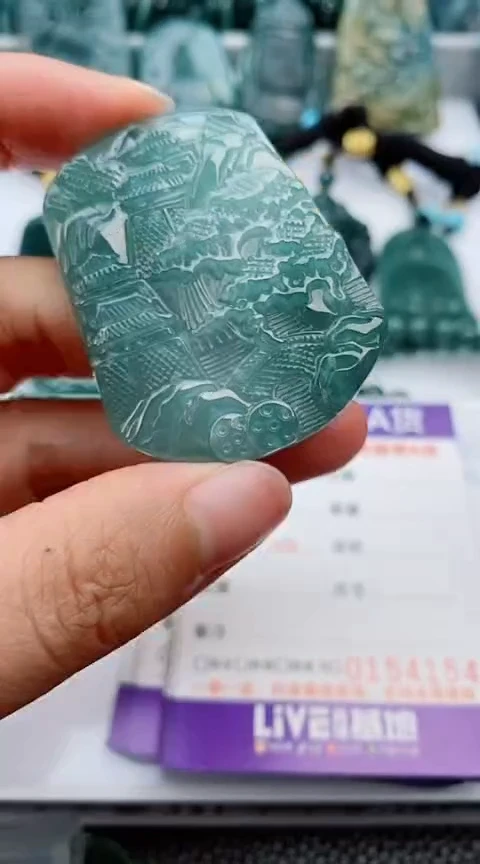 翡翠未镶嵌颈饰