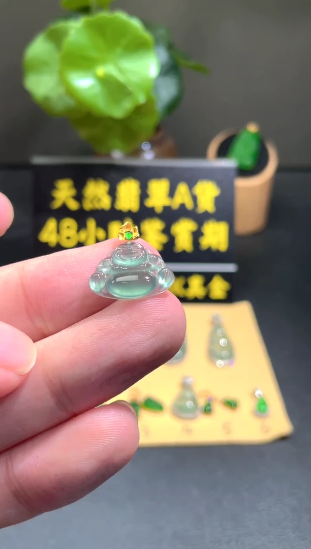 颈饰18K金镶嵌翡翠翡翠A货