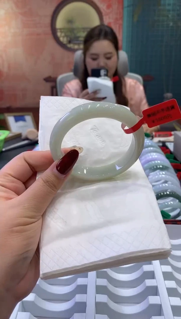 【闪购商品】翡翠手镯未镶嵌多人0005106