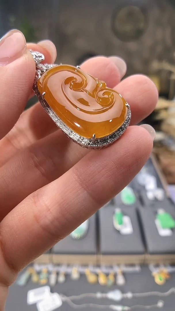 吊坠(不含链)18K金镶嵌翡翠如意