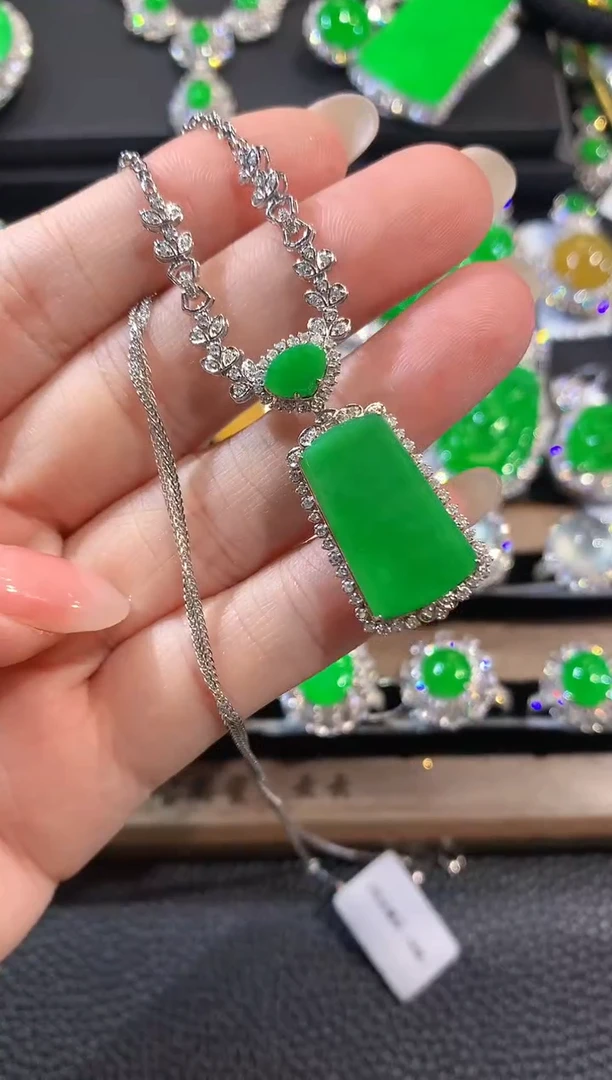 套链18K金镶嵌翡翠D15