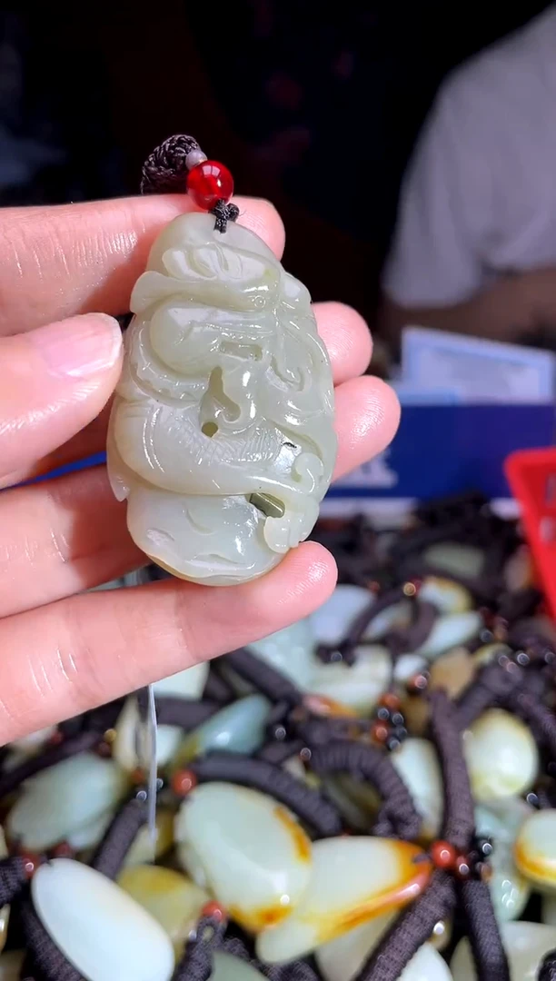 和田玉未镶嵌颈饰1