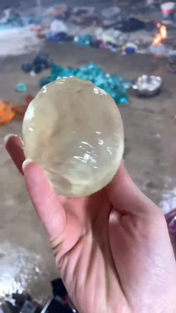 新疆五彩石原石摆件