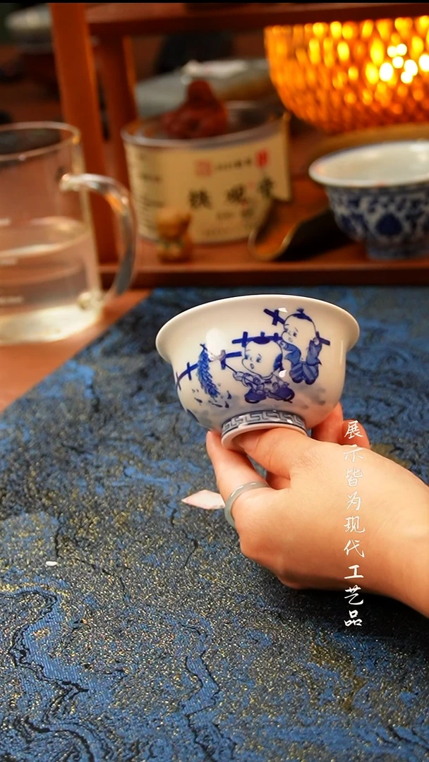 景德镇陶瓷童子压手杯
