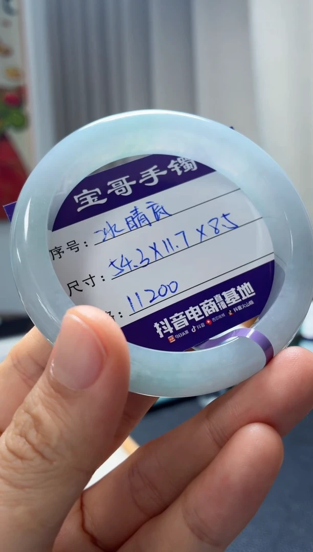 翡翠手镯未镶嵌翡翠手镯