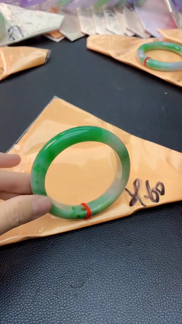 未镶嵌手镯翡翠0970044402