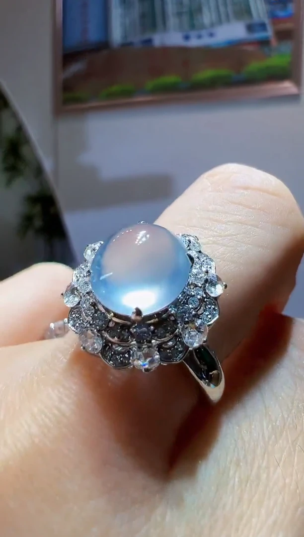 18K金镶嵌戒指翡翠蛋面