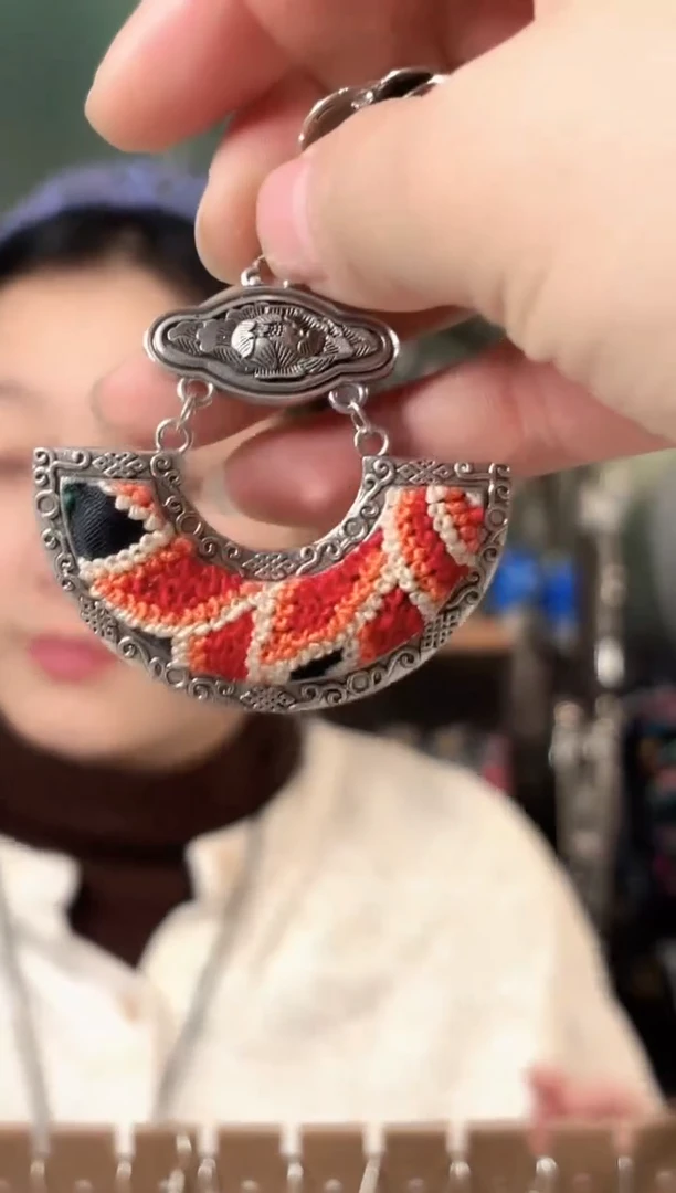 彩云南阁非遗老绣饰品147