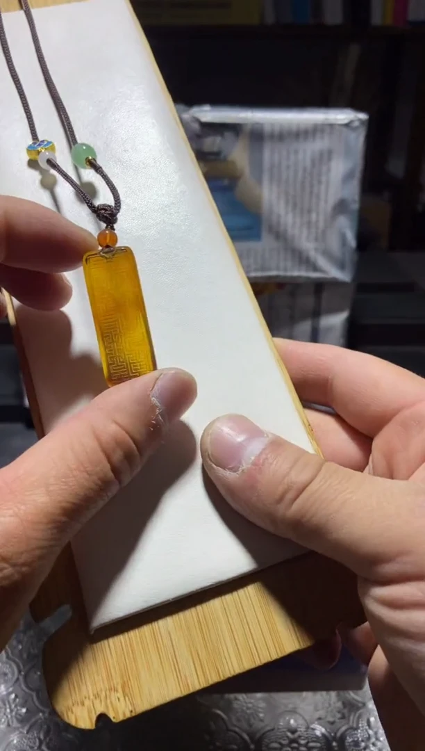 琥珀颈饰未镶嵌天官赐福