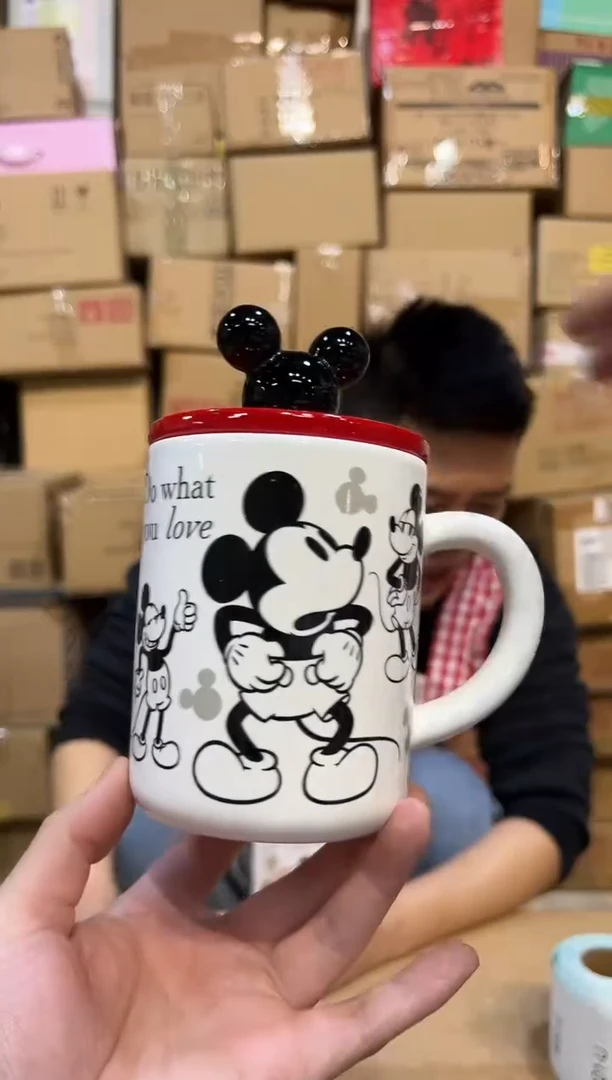 【闪购商品】杯原盒米奇手稿带盖杯