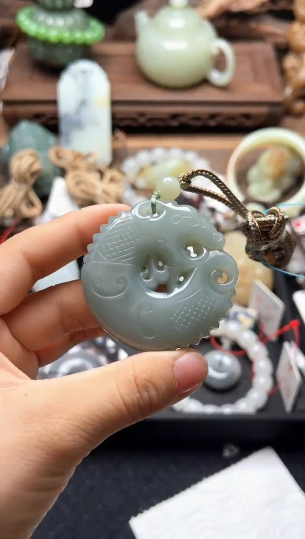 和田玉未镶嵌吊坠(不含链)不**露吐拉牧场 鱼化龙 9009454