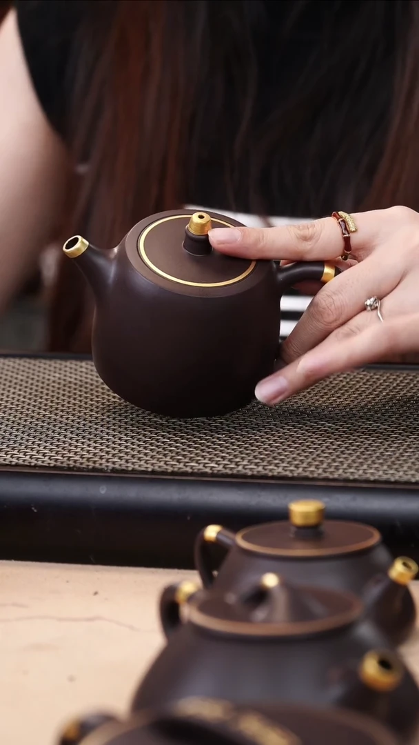 茶壶紫砂四号井茄皮紫泥描金汉铎200cc