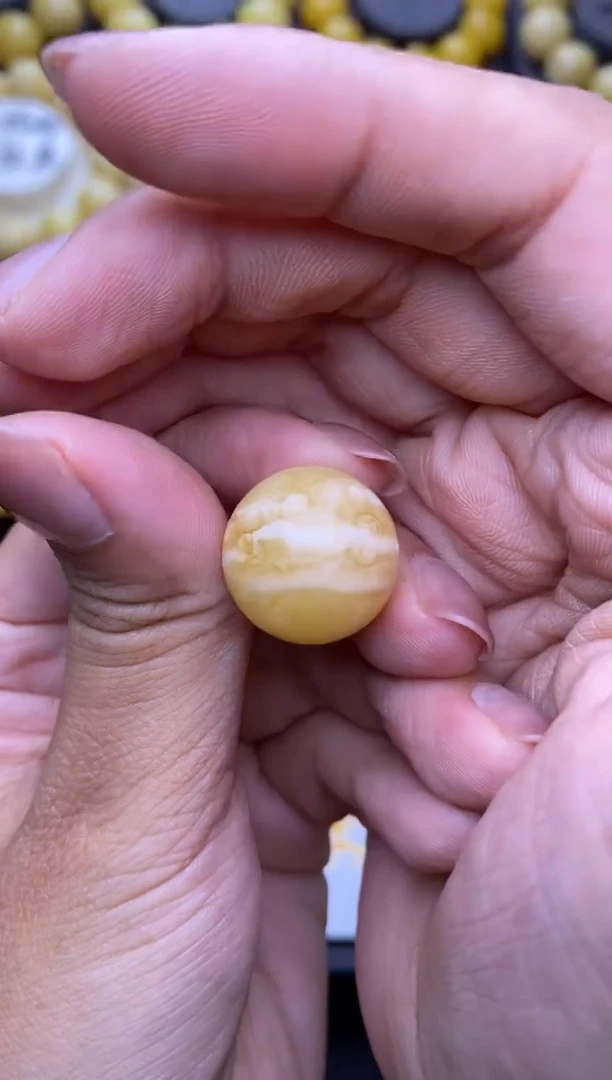 裸石琥珀未镶嵌大小姐珠宝60