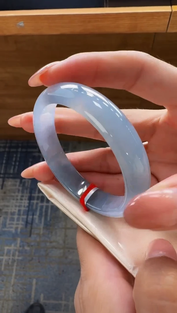 翡翠手镯未镶嵌翡翠手镯