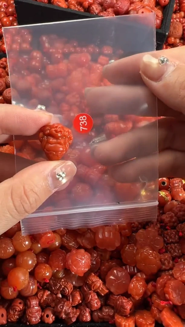 【闪购商品】南红玛瑙未镶嵌颈饰1