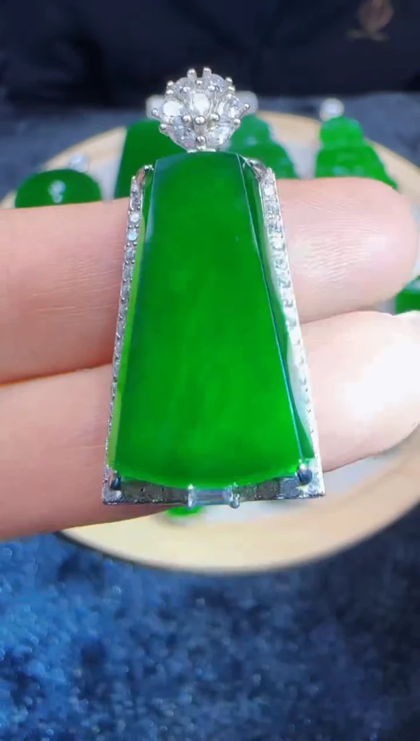 未镶嵌定制翡翠翡翠吊坠129