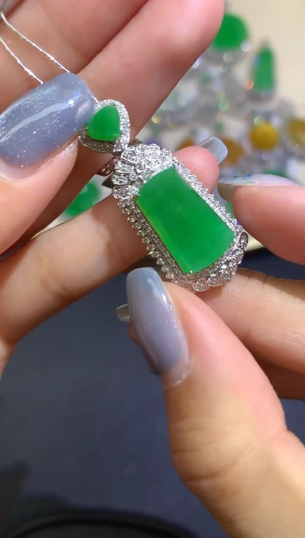 吊坠(不含链)18K金镶嵌翡翠吊坠A187|16800