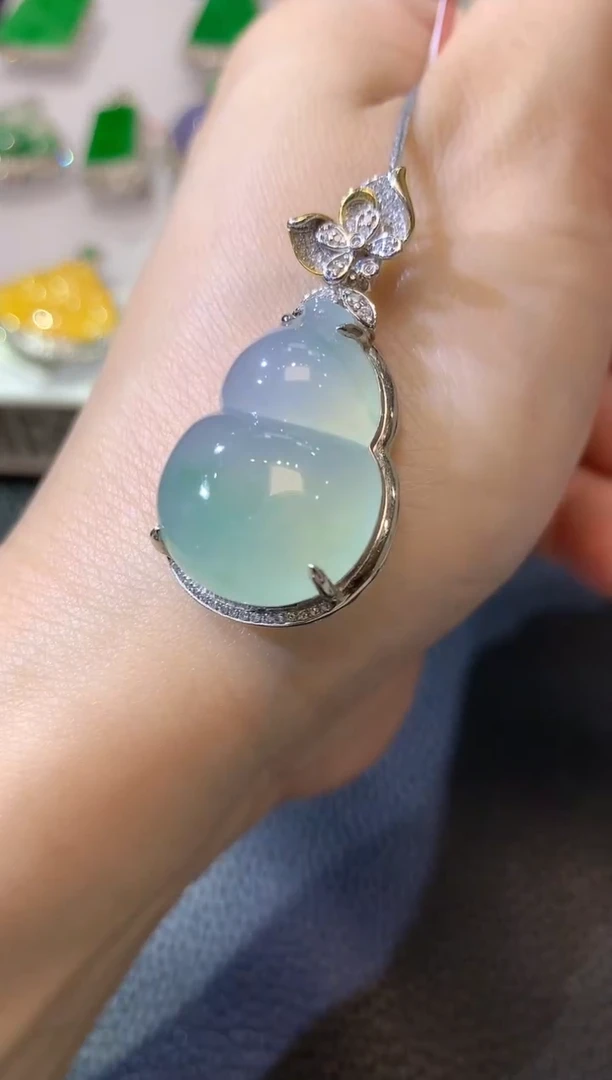 【闪购商品】翡翠吊坠(不含链)18K金镶嵌A59