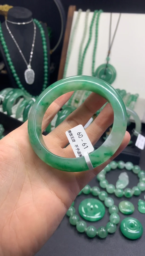 未镶嵌手镯石英质玉（非洲翠）60-61圈口