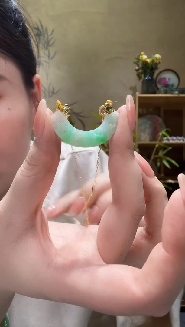 翡翠未镶嵌颈饰吊坠