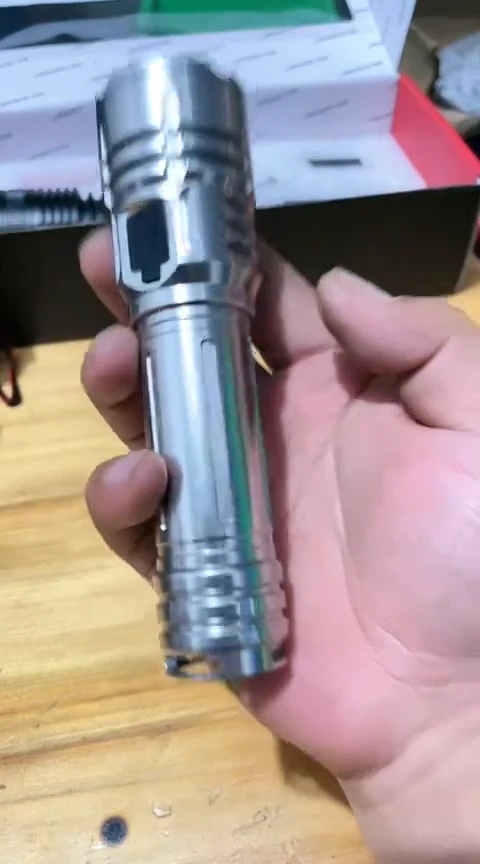 可点火手电B110带电池21700