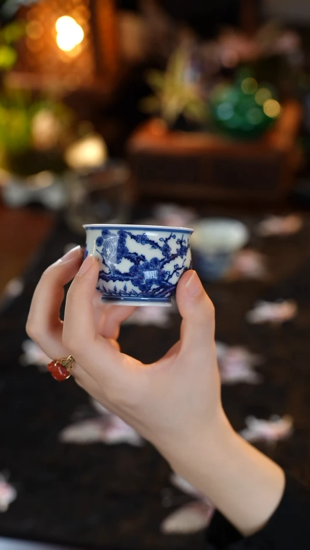 青花松竹梅炉式布袋杯