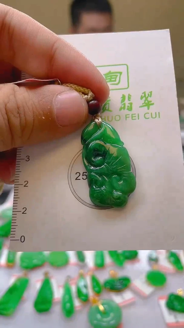 翡翠未镶嵌颈饰 新号开播，全场乱卖