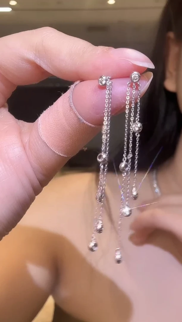 18K金镶嵌耳钉钻石泡泡耳