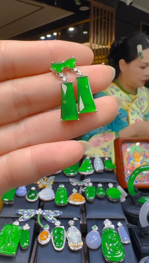 18K金镶嵌翡翠耳饰111